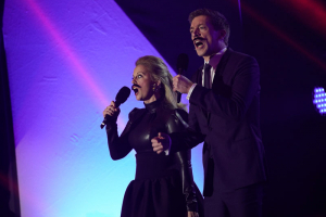 Barbara Schöneberger und Steffen Hallaschka als doppelte Freddy Mercurys